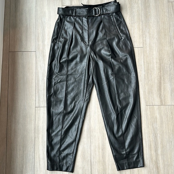 Babaton vegan leather pleated belted high waist pants size 6 excellent condition - Picture 1 of 6